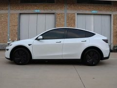 Tesla Model Y 2025 Rear-Wheel Drive Launch Edition - ფოტო 15