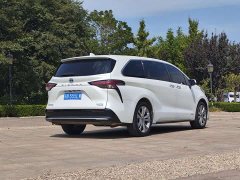 Toyota Sienna 2023 2.5L Hybrid Premium Edition - ფოტო 4