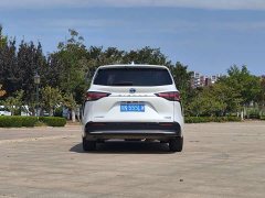 Toyota Sienna 2023 2.5L Hybrid Premium Edition - ფოტო 5