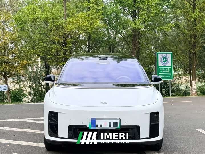 Li Auto i8 Standard Edition - ავტომობილი ჩინეთიდან