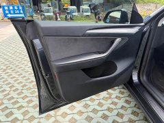 Tesla Model Y Rear-Wheel Drive - ფოტო 15