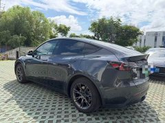 Tesla Model Y Rear-Wheel Drive - ფოტო 3
