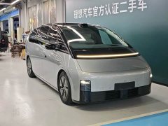 Li Auto Li Xiang MEGA Ultra - ფოტო 1