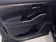 Toyota Crown Venza 2024 2.5L HEV AWD Premium - ფოტო 12