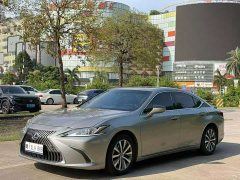 Lexus ES 300h Excellence - ფოტო 1