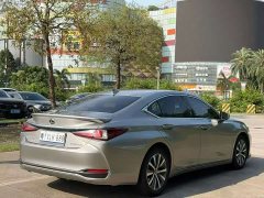 Lexus ES 300h Excellence - ფოტო 7