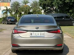 Lexus ES 300h Excellence - ფოტო 8