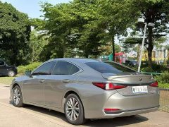 Lexus ES 300h Excellence - ფოტო 9