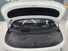Li Auto i8 2025 Standard Edition - ფოტო 5