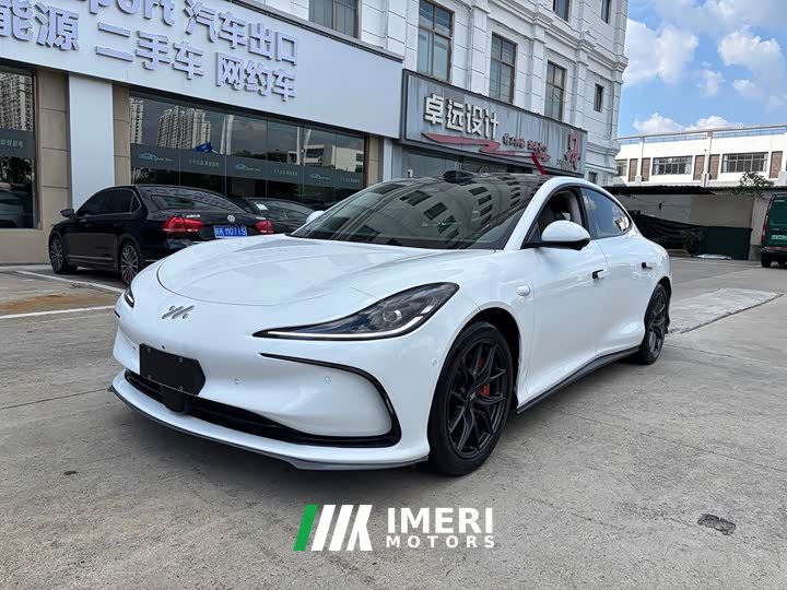 IM Motors Zhiji L6 Max Standard Edition - car from China