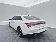 Hyundai Elantra 2022 1.5L CVT Luxury - ფოტო 4
