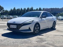 Hyundai Elantra 1.5L CVT Luxury - ფოტო 1