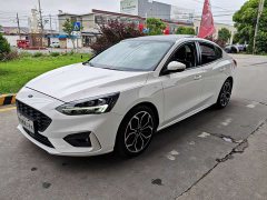 Ford Focus Sedan EcoBoost 180 Automatic ST Line - ფოტო 1
