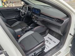 Ford Focus Sedan EcoBoost 180 Automatic ST Line - ფოტო 8