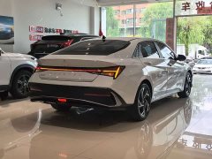 Hyundai Elantra 1.5L CVT Luxury - ფოტო 17