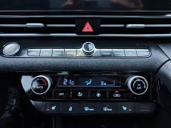 Hyundai Elantra 1.5L CVT Luxury - ფოტო 13