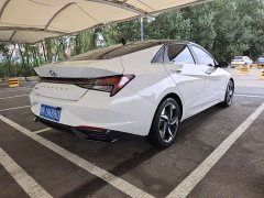 Hyundai Elantra 2022 1.5L CVT Luxury - ფოტო 19