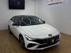 Hyundai Elantra 1.5L CVT Luxury - ფოტო 1