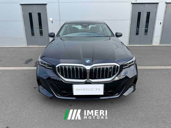 BMW i5 eDrive 35L M Sport Package - ავტომობილი ჩინეთიდან