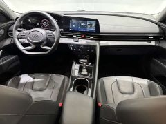 Hyundai Elantra 1.5L CVT Luxury - ფოტო 12