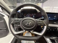 Hyundai Elantra 1.5L CVT Luxury - ფოტო 11