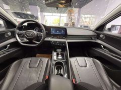 Hyundai Elantra 1.5L CVT Luxury - ფოტო 16