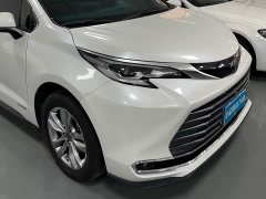 Toyota Sienna 2023 2.5L Hybrid Premium Edition - ფოტო 4