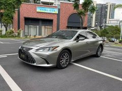 Lexus ES 300h Excellence Edition - ფოტო 1