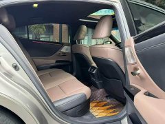 Lexus ES 300h Excellence Edition - ფოტო 6