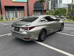 Lexus ES 300h Excellence Edition - ფოტო 9