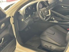 Hyundai Elantra 1.5L CVT Luxury - ფოტო 10
