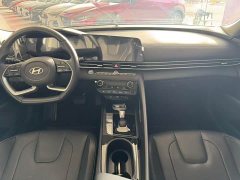 Hyundai Elantra 1.5L CVT Luxury - ფოტო 13