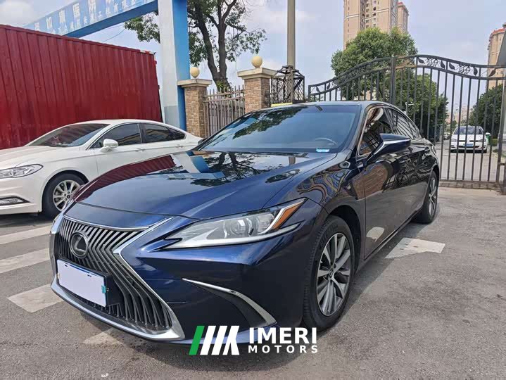 Lexus ES 200 Premium Edition