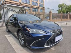 Lexus ES 200 Premium Edition - ფოტო 3