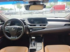 Lexus ES 200 Premium Edition - ფოტო 9