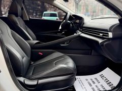 Hyundai Elantra 1.5L CVT Luxury - ფოტო 13