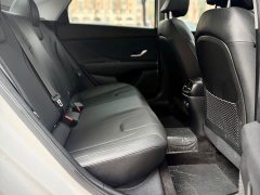 Hyundai Elantra 1.5L CVT Luxury - ფოტო 12