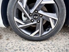 Hyundai Elantra 1.5L CVT Luxury - ფოტო 9