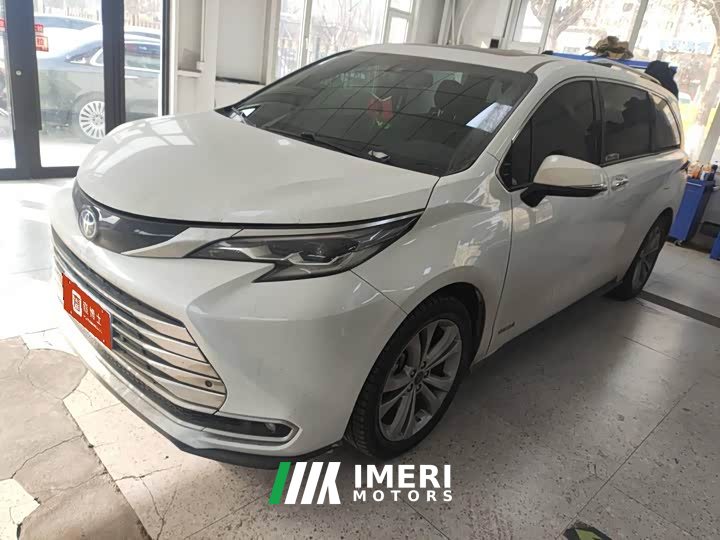 Toyota Sienna 2.5L Hybrid Premium Edition