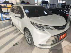Toyota Sienna 2.5L Hybrid Premium Edition - ფოტო 2