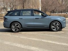 Lincoln Explorer 2.0T AWD Deluxe Hybrid - ფოტო 4