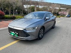 BYD Qin PLUS Glory Edition DM-i 55KM Leading - ფოტო 1