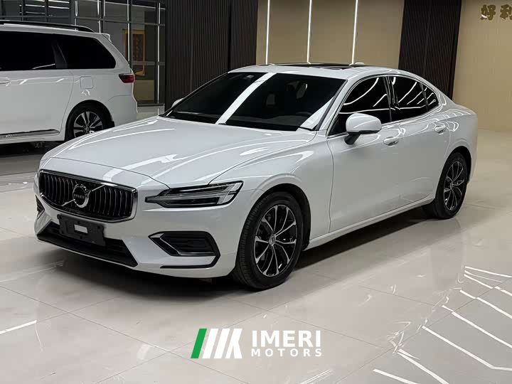 Volvo S60 B4 Edition - ავტომობილი ჩინეთიდან