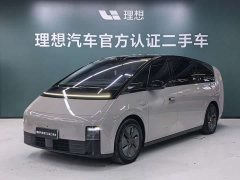 Li Auto MEGA Home Family Edition - ფოტო 1