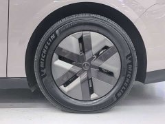 Li Auto MEGA Home Family Edition - ფოტო 17