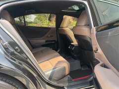Lexus ES 200 Excellence Edition - ფოტო 19