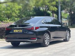 Lexus ES 200 Excellence Edition - ფოტო 4