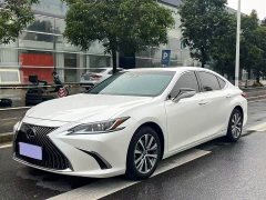 Lexus ES 300h Excellence - ფოტო 1