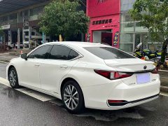 Lexus ES 300h Excellence - ფოტო 6