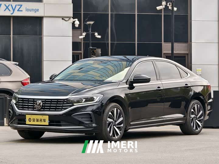 Volkswagen Passat Outstanding Edition 330TSI Elite